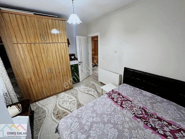 5 Katlı Güzel Konumda Bina