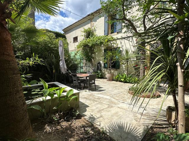5 km d’Uzès, maison en pierre de 140 m² restaurée avec une c. 140m² Uzès