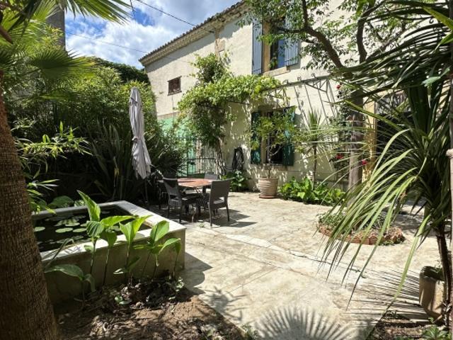 5 km d’Uzès, maison en pierre de 140 m² restaurée avec une cour et une très grande dépendance