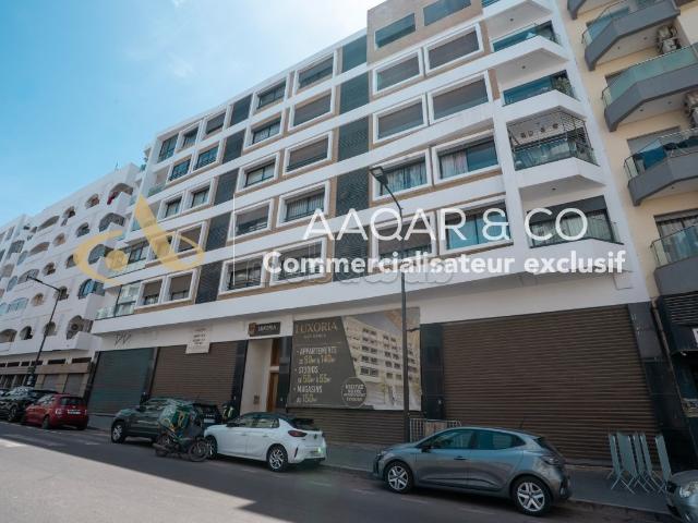 5 locaux commerciaux à vendre/ à louer