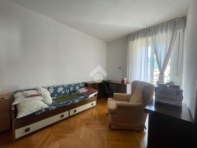 5 locali in affitto
