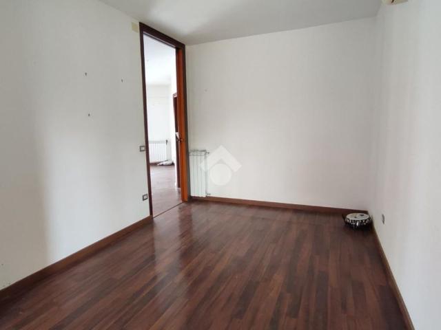 5 locali in affitto