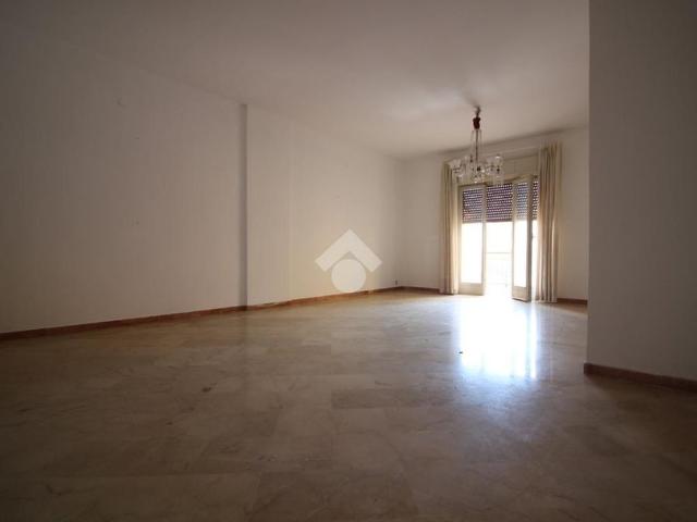 5 locali in affitto