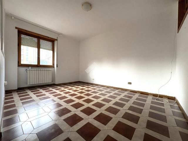 5 locali in affitto
