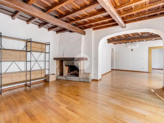 5 locali in affitto