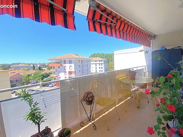 5 pieces 119m² dernier etage ascenseur