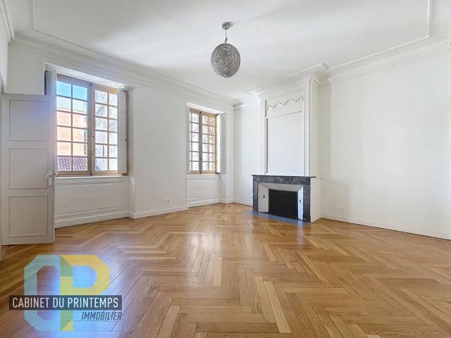 T5 162.95 m² avec Ascenseur Place des Carmes