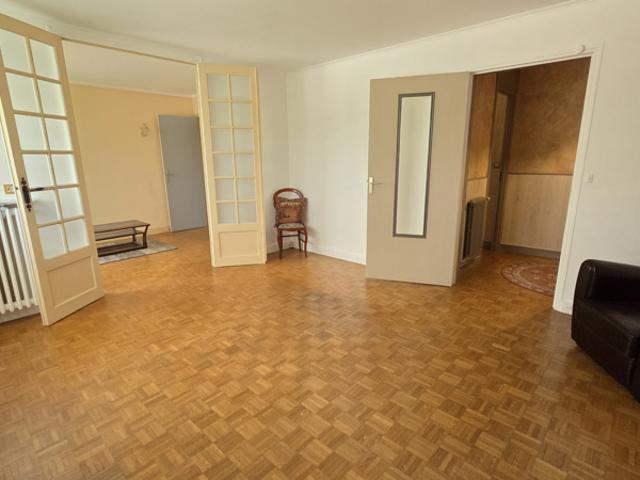 5 PIECES 3 ou 4 chambres cave et parking RER Résiden