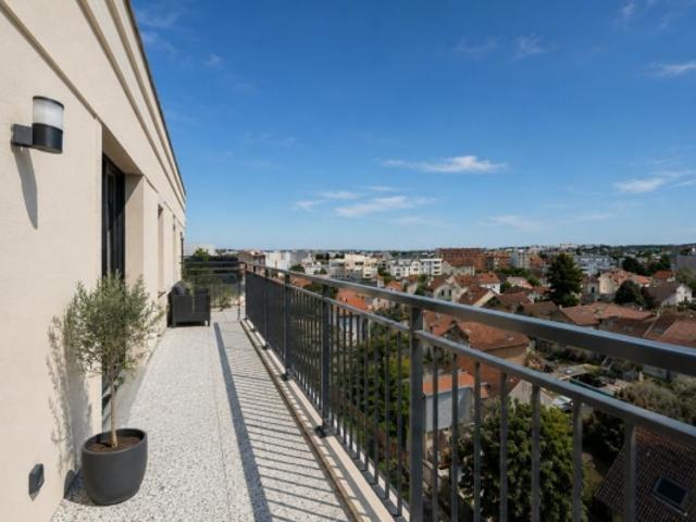 5 PIECES EN DERNIER ETAGE AVEC TERRASSE