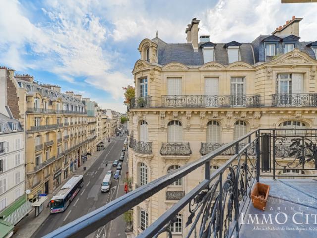 5 pièces lumineux de 140 m² avec vue ! Miromesnil !