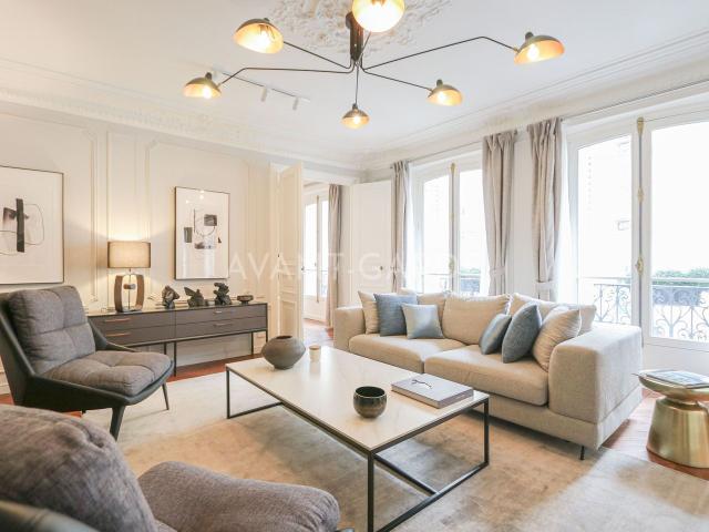 5 pièces meublé Rue de Maubeuge 75009 Paris