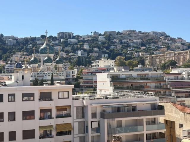 5 PIÈCES RÉNOVÉ AU DERNIER ÉTAGE AVEC TERRASSE NICE