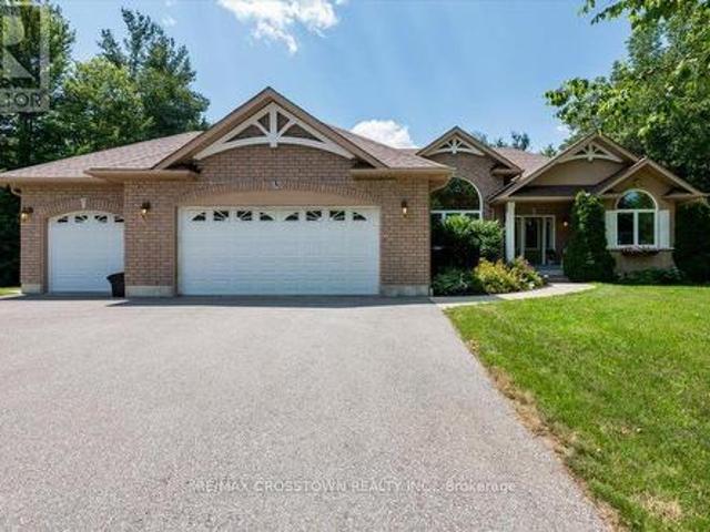5 Pine Hill Drive, Springwater, ON, L0L 2K0 house for sale | Listing ID S13564 | Royal LePage