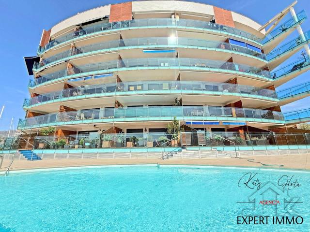 Ático dúplex espectacular situado en la última planta de una. 89m² Roses
