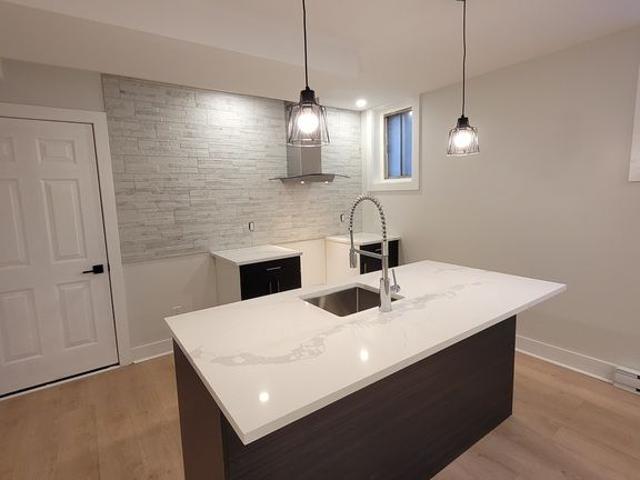 5½ Plateau Rénové |4 Électros | 1 895$