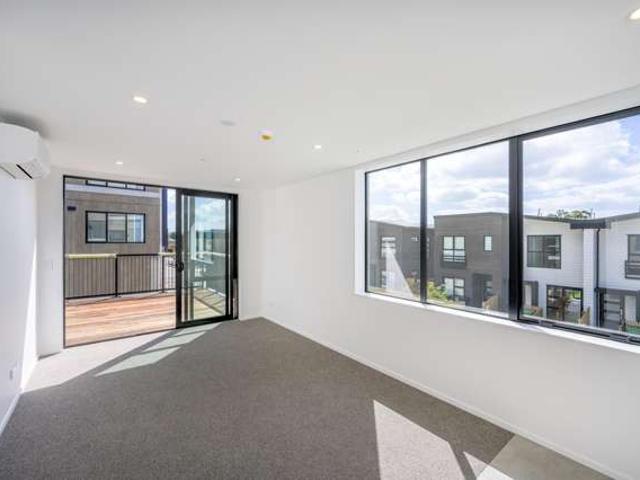 5 Rauemi Way, Te Atatu South, Waitakere City