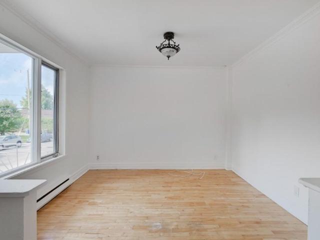 5½ RDC semi meublé À LOUER à CHARLESBOURG – 3 CHAMBRES – 1 500 $/MOIS _ Disponible immédiatement!