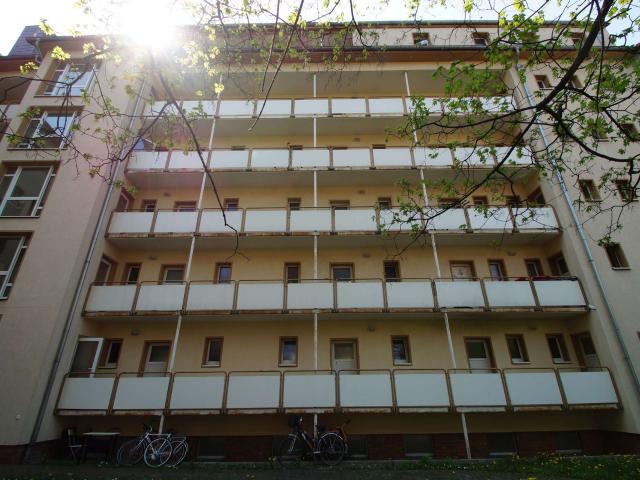5 % Rendite möglich Provisionsfrei und vermietet Eigentum im Herzen von Erfurt mit Wintergarten