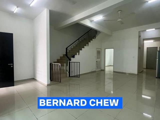 5 Room 3 Storey House Partial Furnished Batu Maung Sunway Cassia Rent