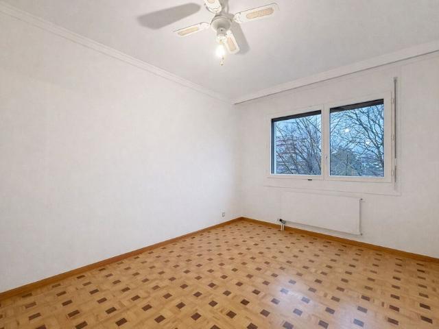 5 room apartment in Champel