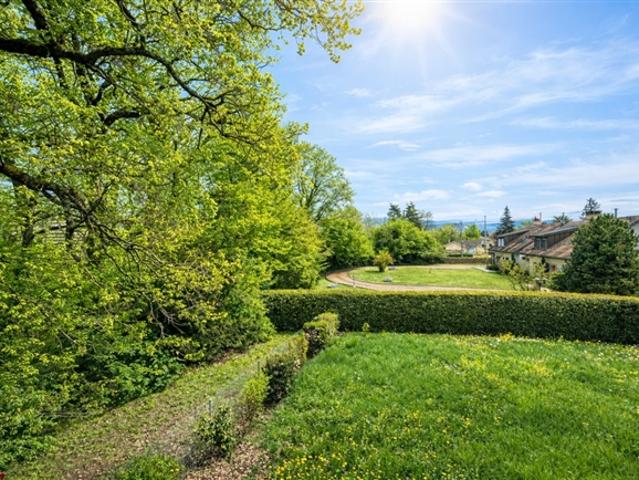 Luxuswohnung mit fünf Zimmern und zwei großen Balkonen