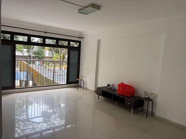 5 Room Flat @ Depot Road 114! NO AGENT FEE!