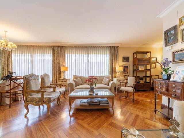 5 room luxury Flat for rent in Madrid, Spain