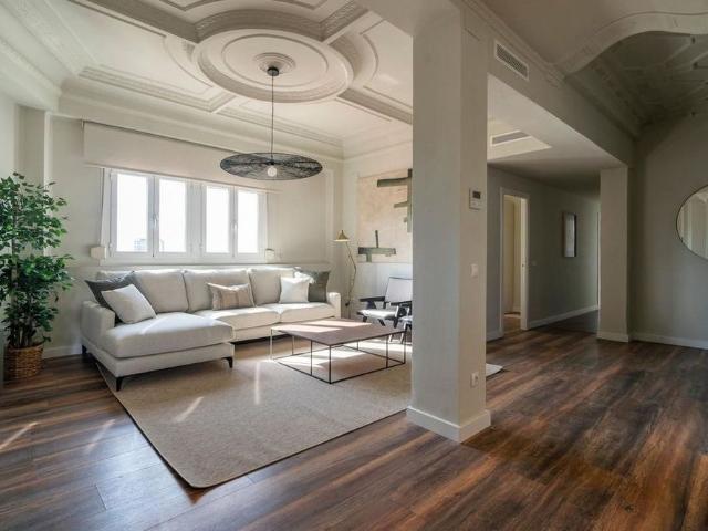 5 room luxury penthouse for rent in Valencia