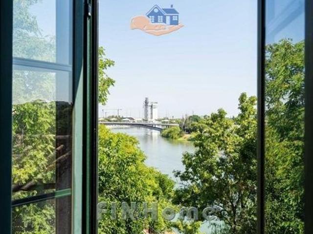 5 room luxury penthouse for rent in Seville, Andalusia