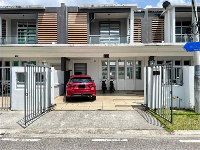 5 ROOMS Double Storey Bandar Putra Kulai Johor Furnished