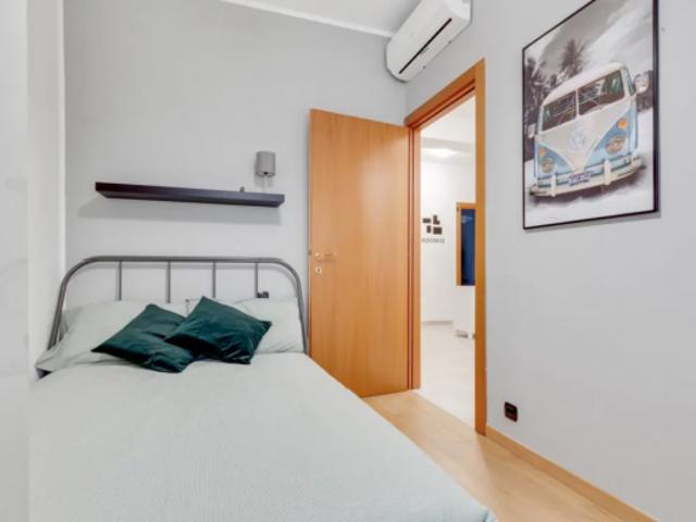 5 stanze da letto 2 bagni solo stanza Via Rembrandt De Angeli