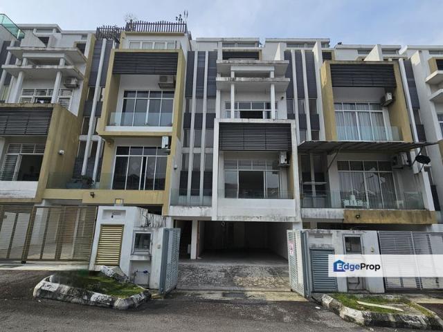 5 Stories Terrace with Private Lift For in Happy Gardens, Old Klang Road
