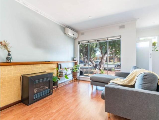 Charming Two Bedroom Home for Rent in Plympton Park