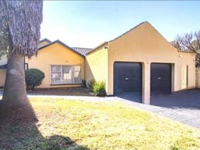 5 spacious family home in a quiet an.