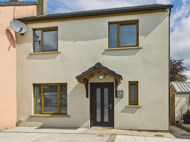 5 The Erne, Riversdale, Rathcormac, Co. Cork, P61RX60 is for s.
