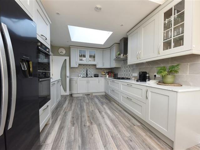 5 The Grove, Waterpark, Carrigaline, Cork Michael Pigott Auctioneer & Valuer 4919 MyHome. Ie Residential