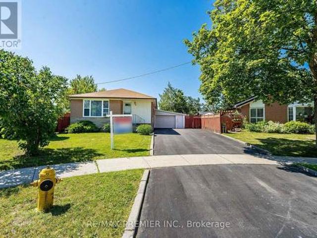 5 Valois Court, Toronto, ON, M9V 2Z4 house for sale | Listing ID W13602 | Royal LePage