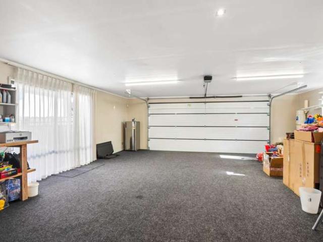 5 Whiting Grove, West Harbour, Waitakere City