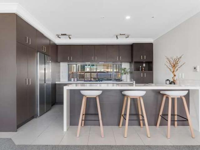 5 Woolaston Place, Flat Bush, Manukau City