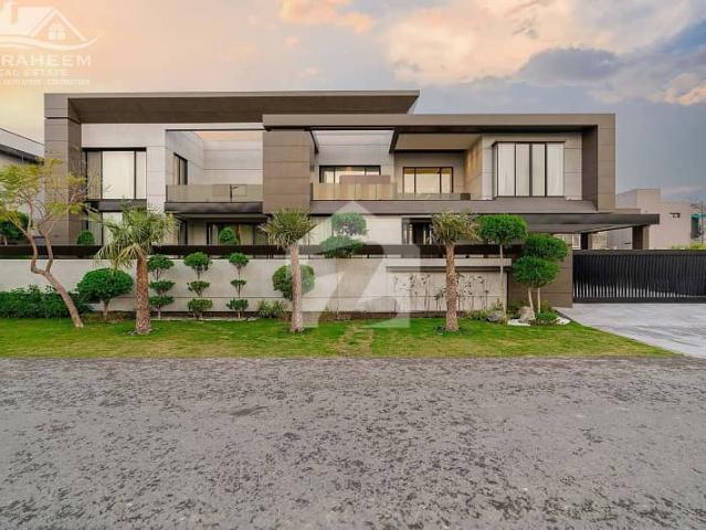 5 years slightly used 2 kanal ultra modern fully furnished villa for sale in dha phase 1 near to park
