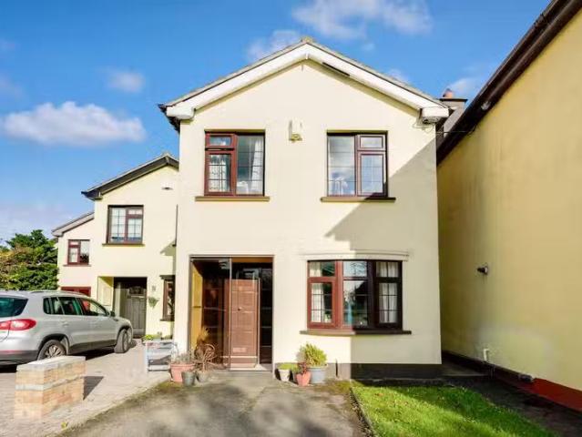 5 Yellow Meadow Lawn, Clondalkin, Dublin 22 is for sale
