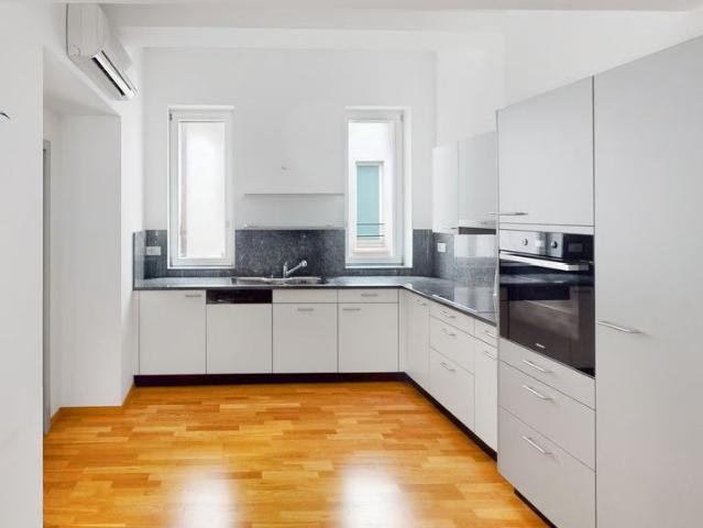 5 Zimmer, 145 m², 5. Stock