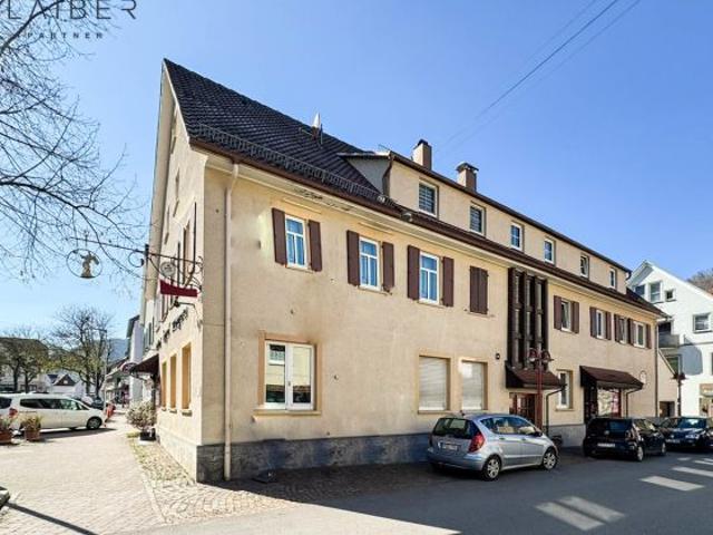 5 Zimmer Wohnung mit sehr großem Raumangebot. Alles fußläufig erreichbar,mitten im Ort