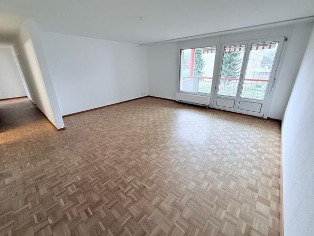 5 Zimmer Wohnung im 1. Stock