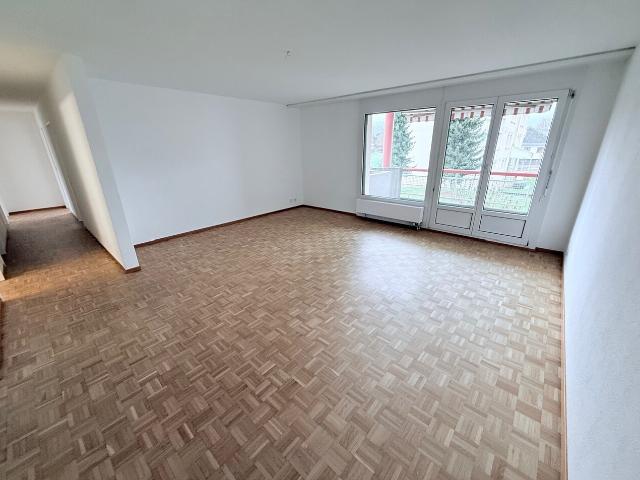 5 Zimmer Wohnung im 1. Stock