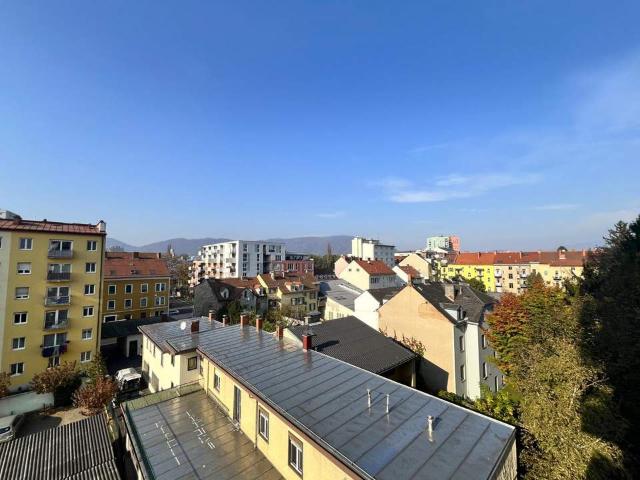 Familienwohnung mit 5 Zimmer, 2 Balkone und allgemeine Dachterrasse!
