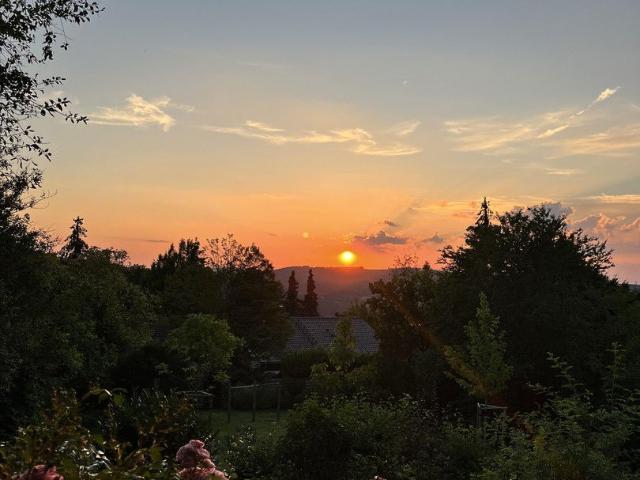 5 Zimmer Bungalow mit unverbaubarem Fernblick in Kelkheim Eppenhain