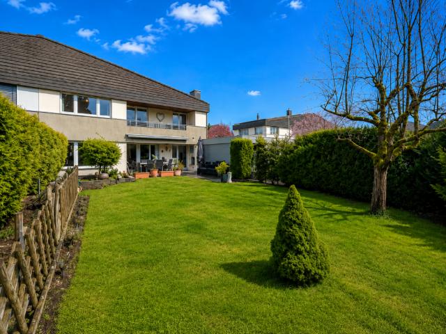 5½ Zimmer Doppelhaushälfte mit sonnigem Garten an begehrter Wohnlage