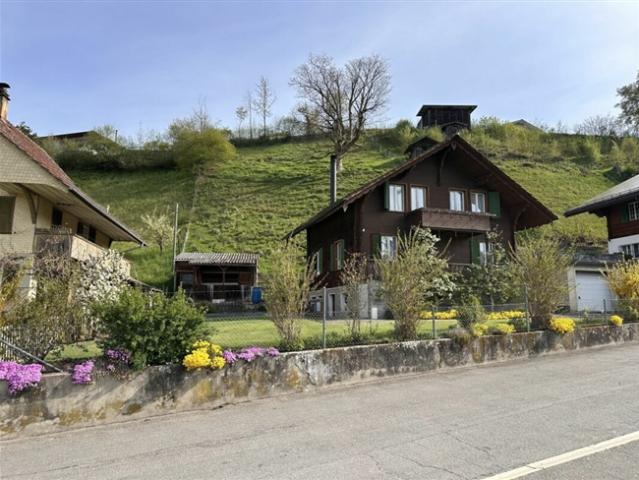 5 Zimmer Einfamilienhaus, renovationsbedürftig, mit Potenzial und Baulandreserve