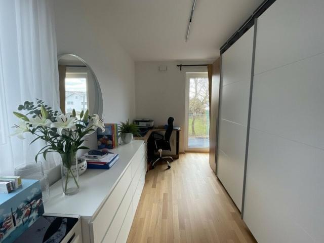 Neuwertiges 5 Zimmer Eckreihenhaus zum Mieten